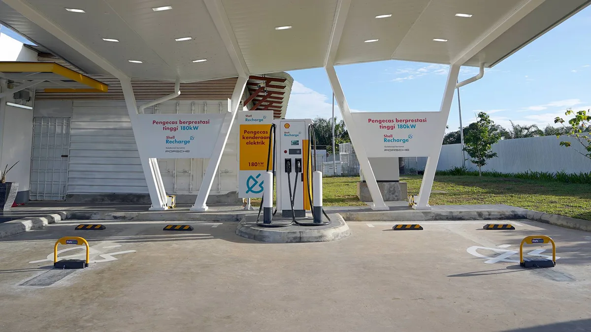 Shell Porsche High-Performance Charging Tangkak Johor HPC EV station