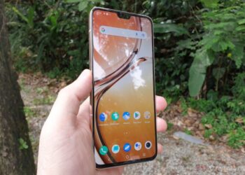 Vivo V23 front