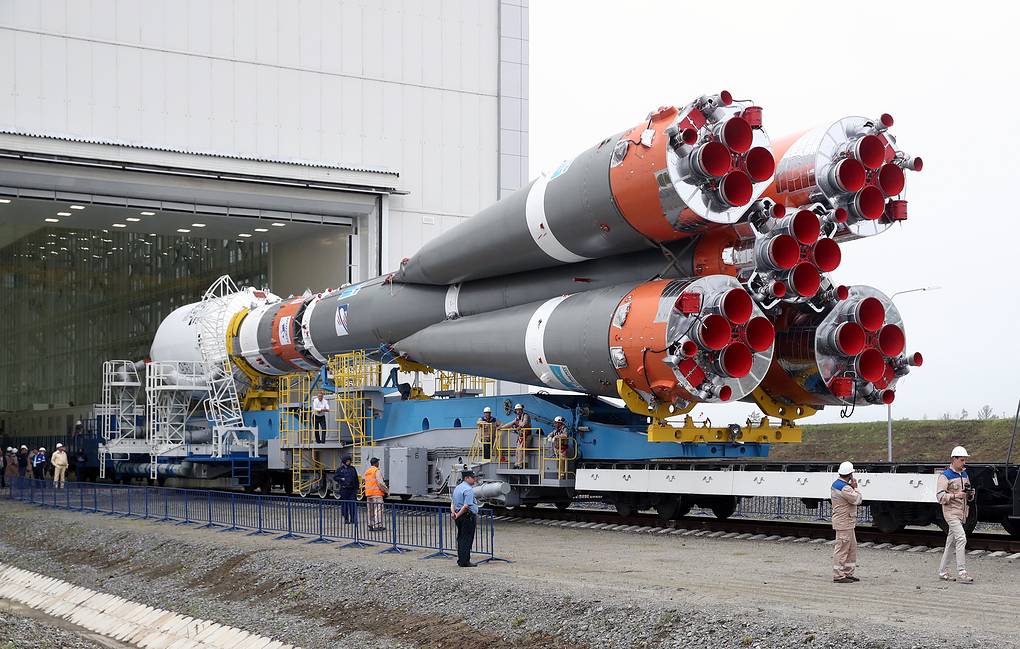 russia soyuz rocket satellite