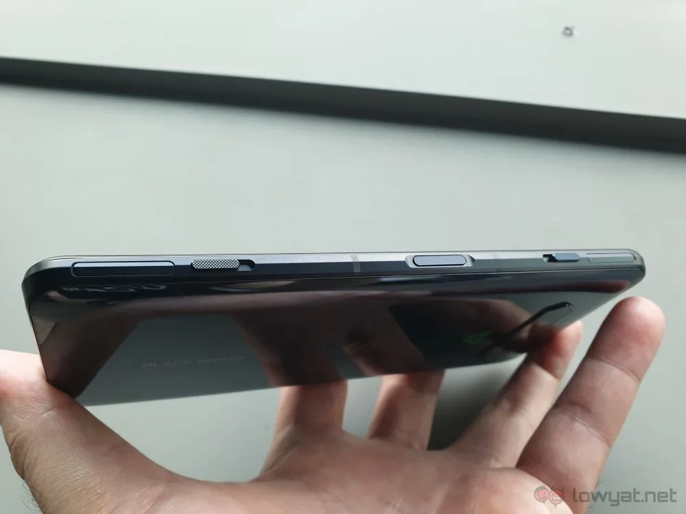 Black Shark 4 Pro right side