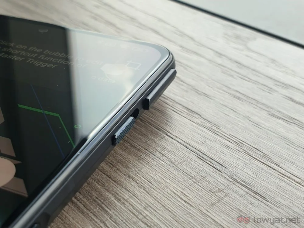 Black Shark 4 Pro trigger deployed 2