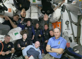 iss axiom ax-1 private space crew