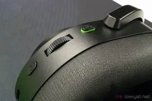 Razer Barracuda Pro buttons