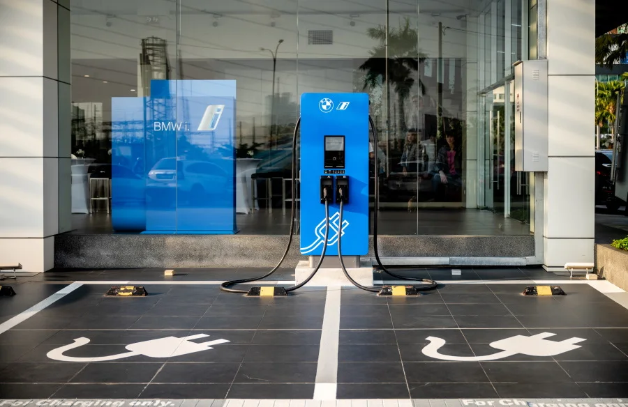 BMW i Charging Facilities - DC Fast Charger