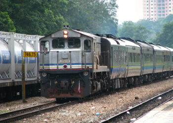 ktmb tebrau shuttle train telcos telco fibre optic