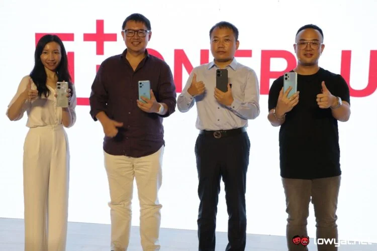 OnePlus Nord 2T CE 2 Lite 5G group shot