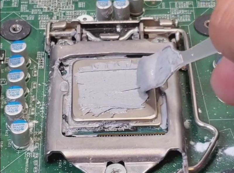 TikToker Adds Diamond Dust To Thermal Paste; Improves CPU