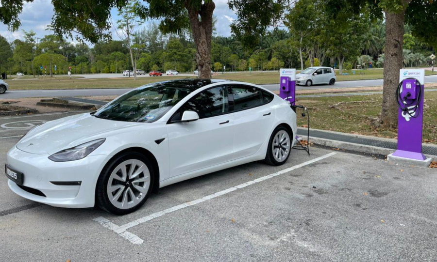 Gentari EV Charger UTP Tesla Model 3