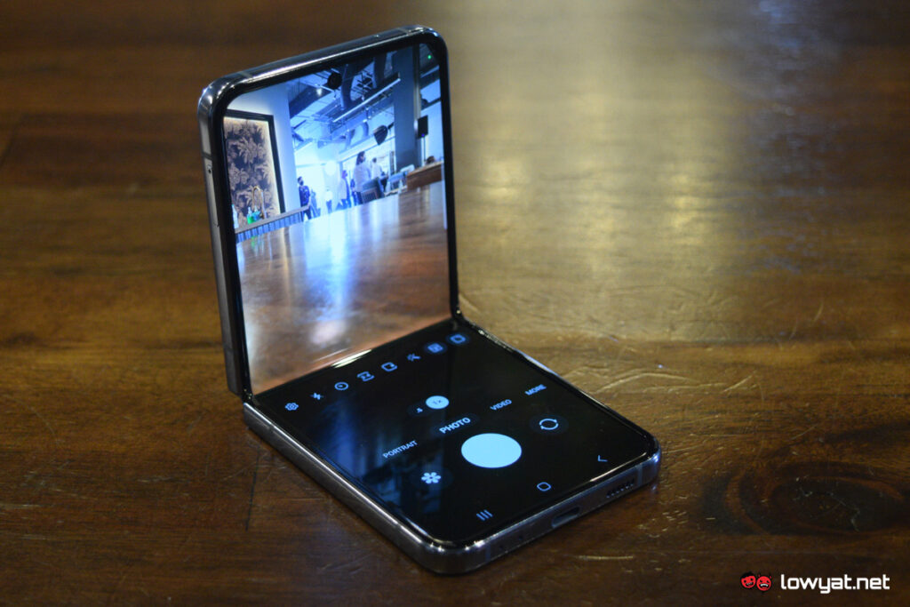 Does The Samsung Galaxy Z Flip4 s Battery Last As Long As It Should  - 61