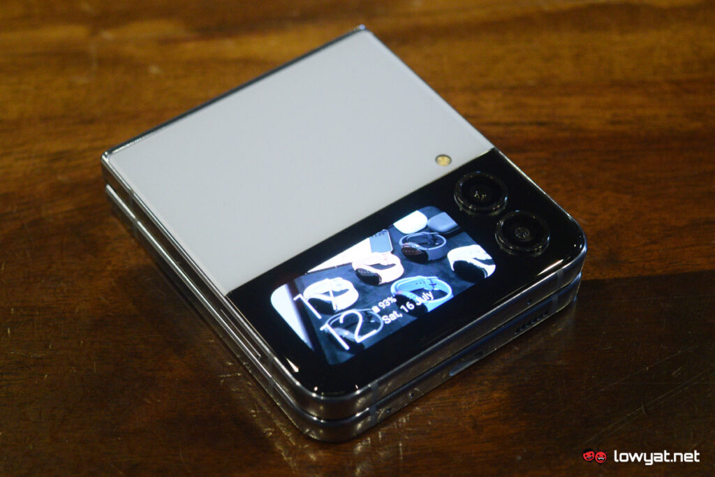 Does The Samsung Galaxy Z Flip4 s Battery Last As Long As It Should  - 33