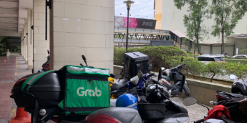 grab p hailing delivery rider gdl