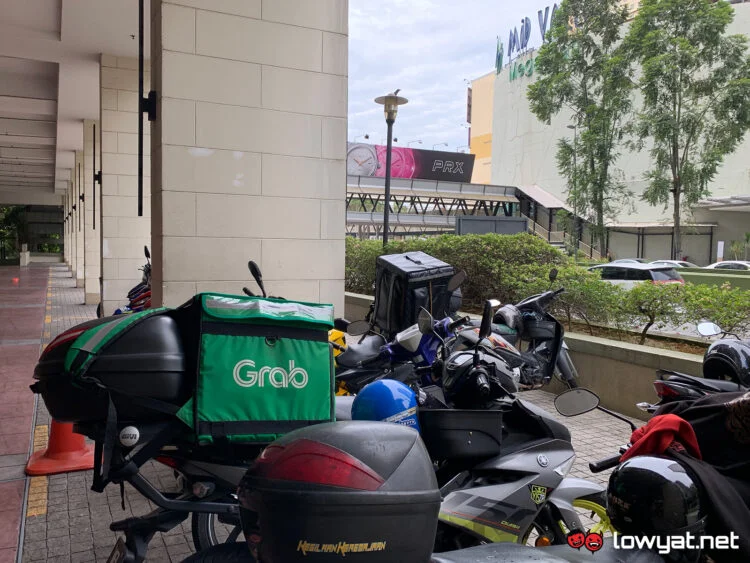 grab p hailing delivery rider gdl