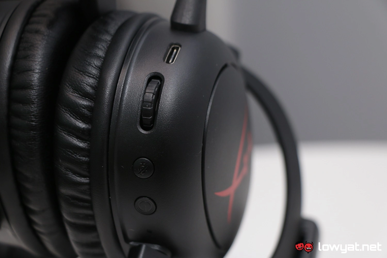 HyperX Cloud Core Wireless Lightning Review: Relatively Affordable ...
