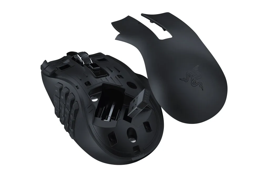 Razer Naga V2 HyperSpeed battery slot