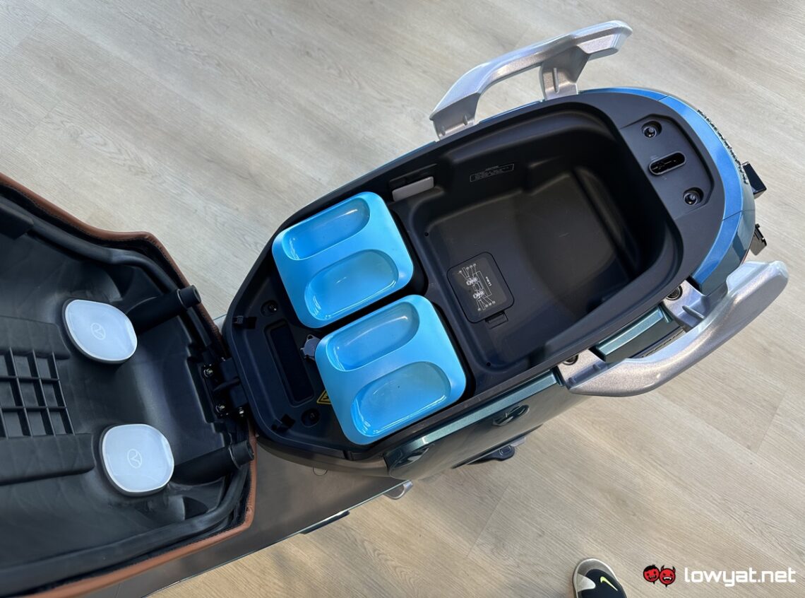 Blueshark Begins To Deploy Electric Motorcycle Battery Swapping Kiosks