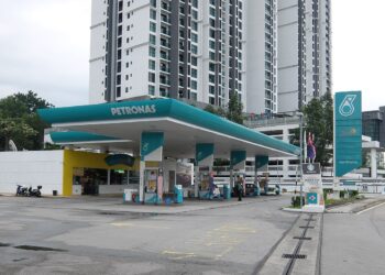 petronas petrol station right-sizing