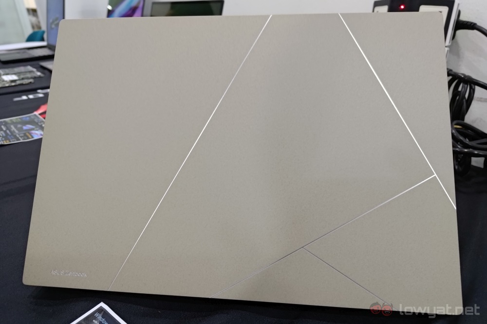 ASUS Zenbook 14X OLED lid