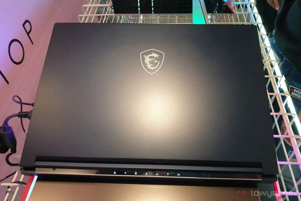 MSI Stealth 16 blue