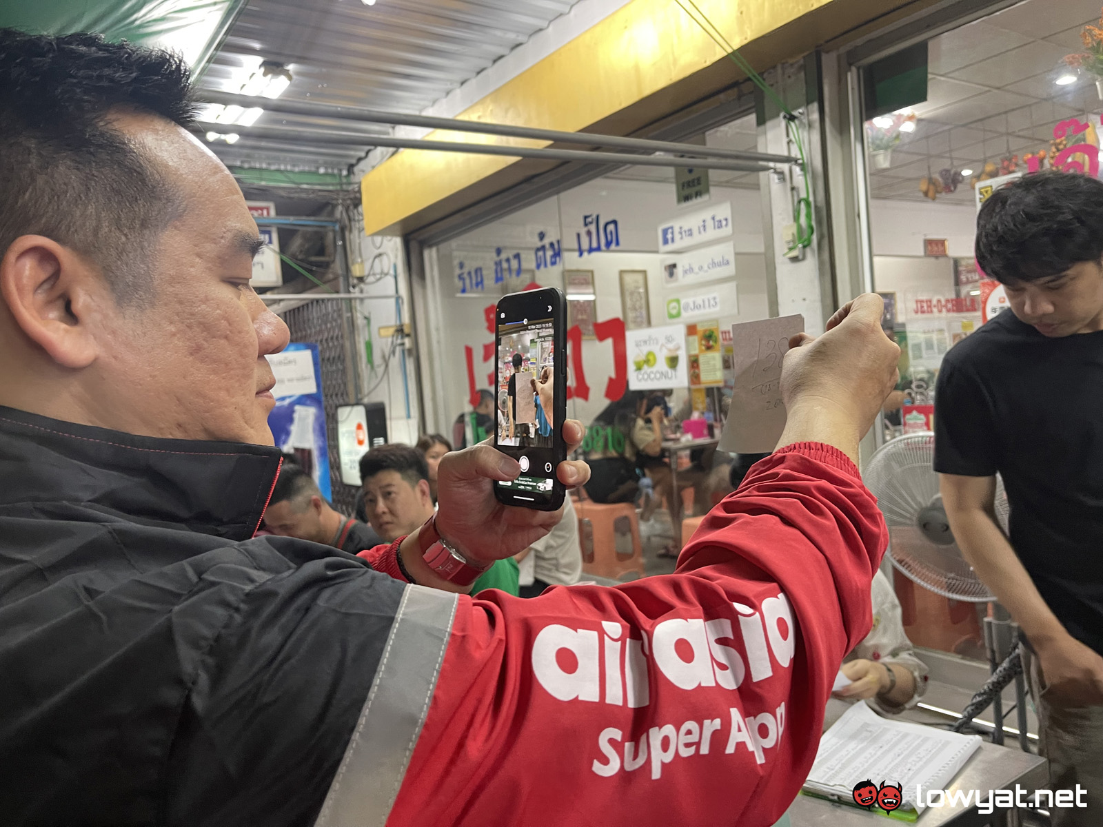 airasia food queuing service bangkok