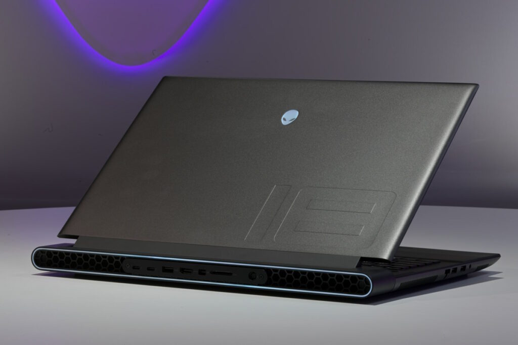 Alienware m18