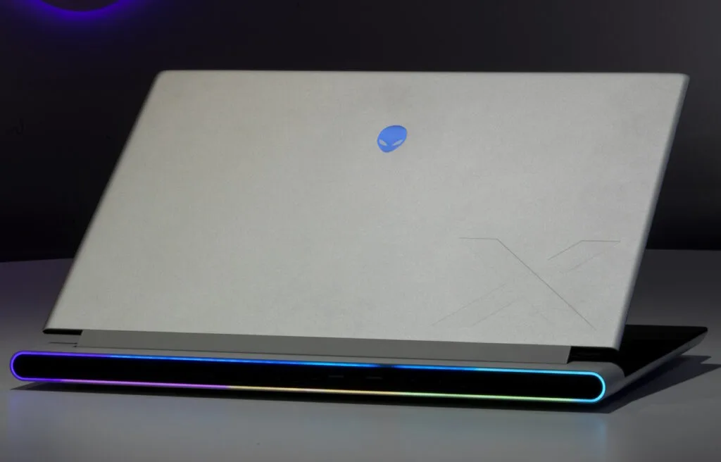 Alienware x16