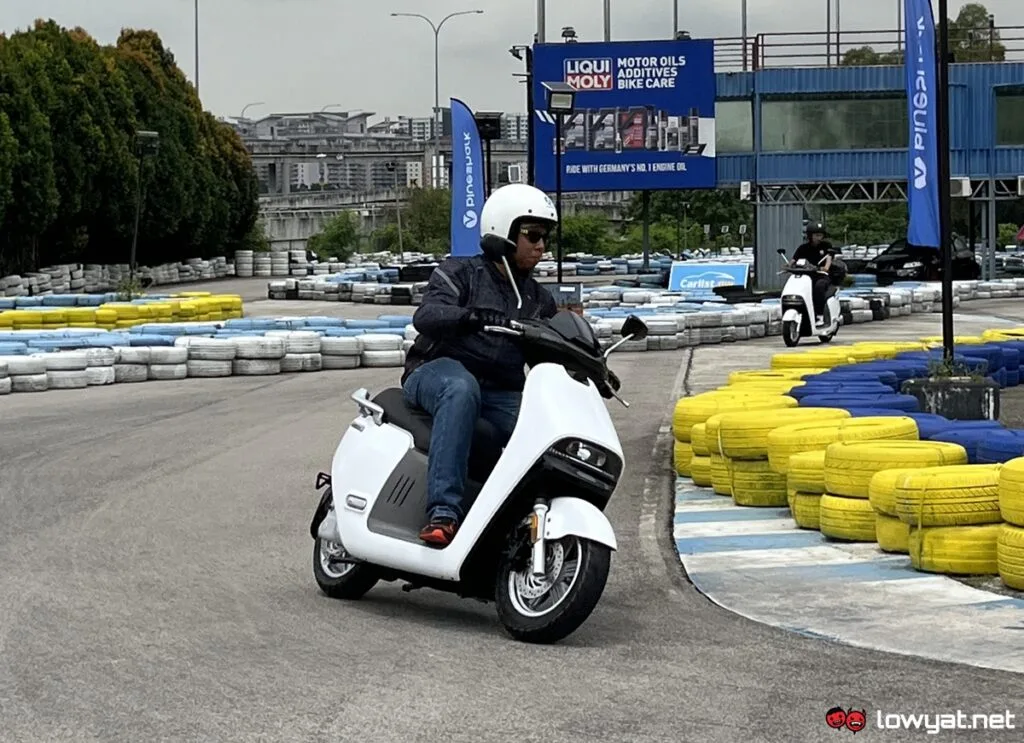 Blueshark R1 Smart Electric Scooter Malaysia