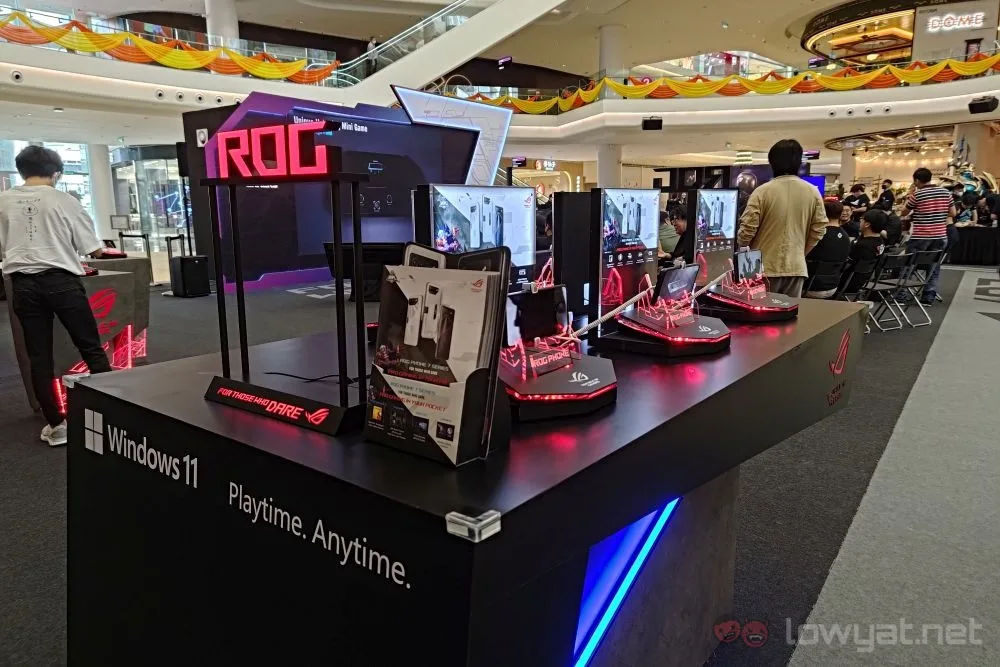 ASUS ROG Phone 7 launch display
