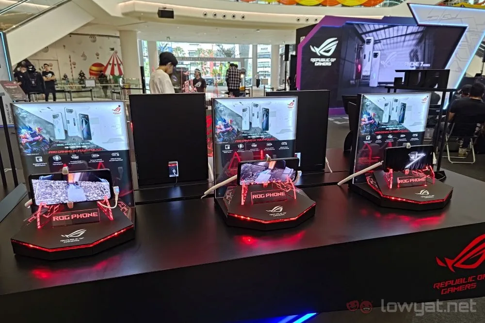 ASUS ROG Phone 7 launch display