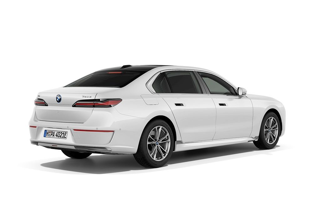 BMW 750e xDrive Pure Excellence back