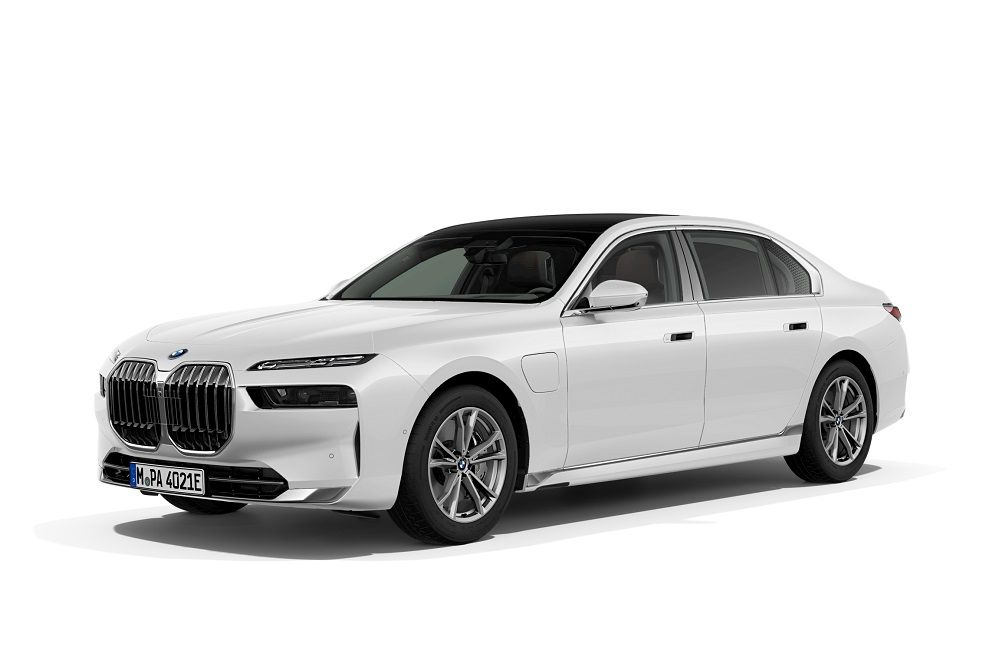 BMW 750e xDrive Pure Excellence front