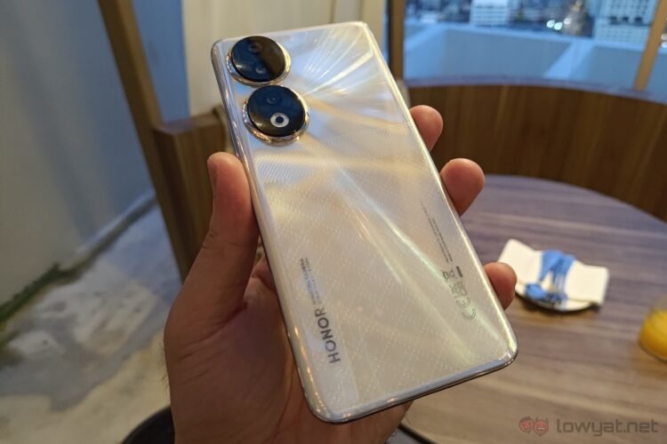 HONOR 90 back