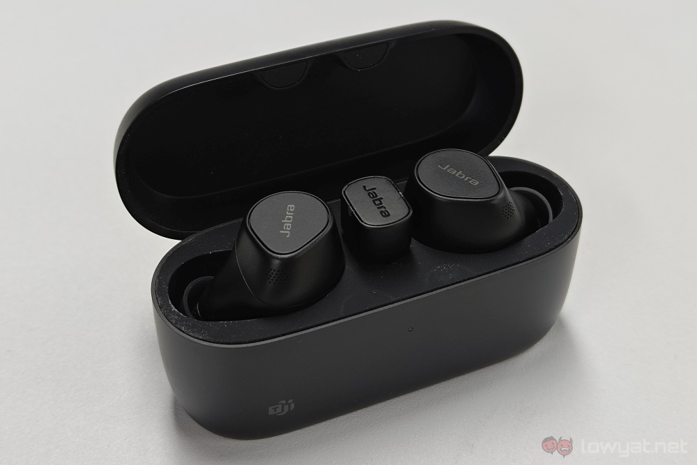 Jabra Evolve2 Buds case open