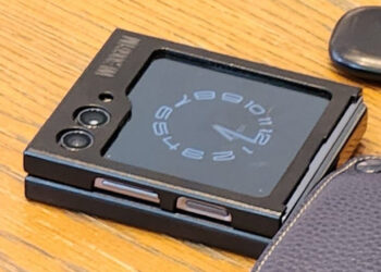 Samsung Galaxy Z Flip5 in the wild leak