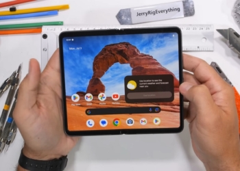 Google Pixel Fold JerryRigEverything