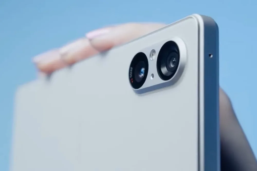 Sony Xperia 5 V ad leak Zeiss