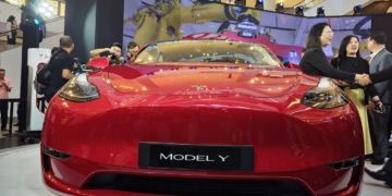 Tesla Model y 4