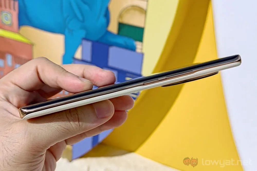 realme 11 Pro Plus right