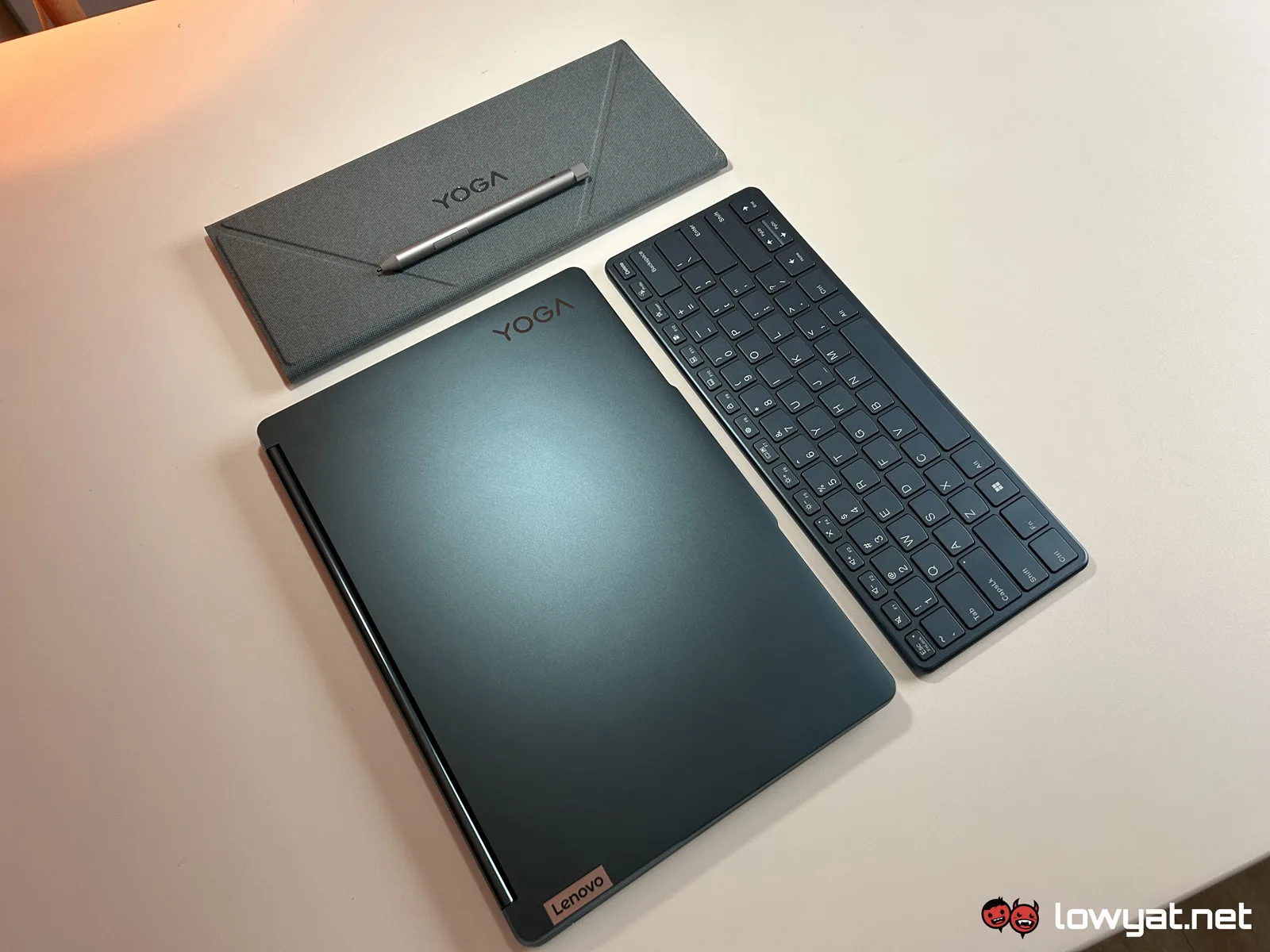 Lenovo Yoga Book 9i