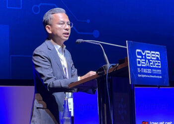 fahmi fadzil comms minister
