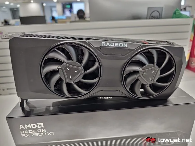 AMD-Radeon-RX-7800-XT-3