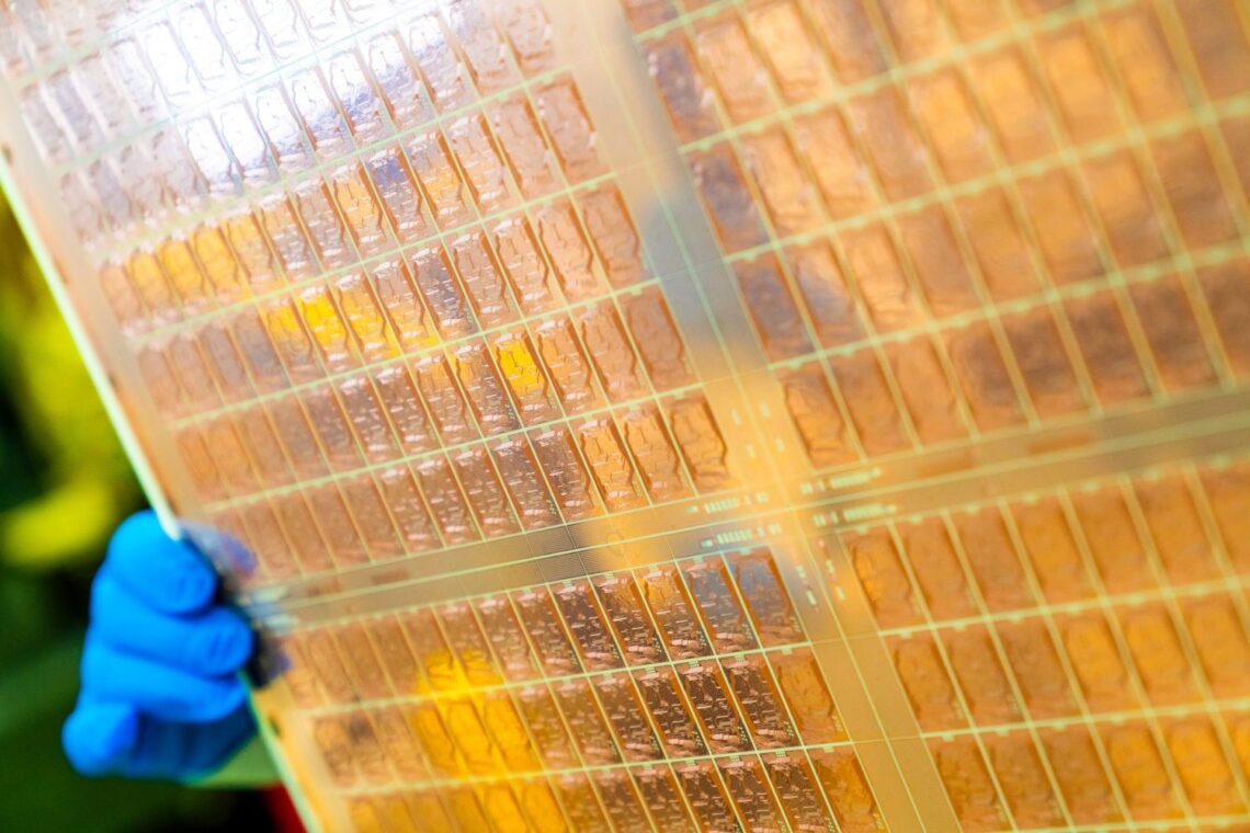 Intel-Glass-Substrate-resized-2