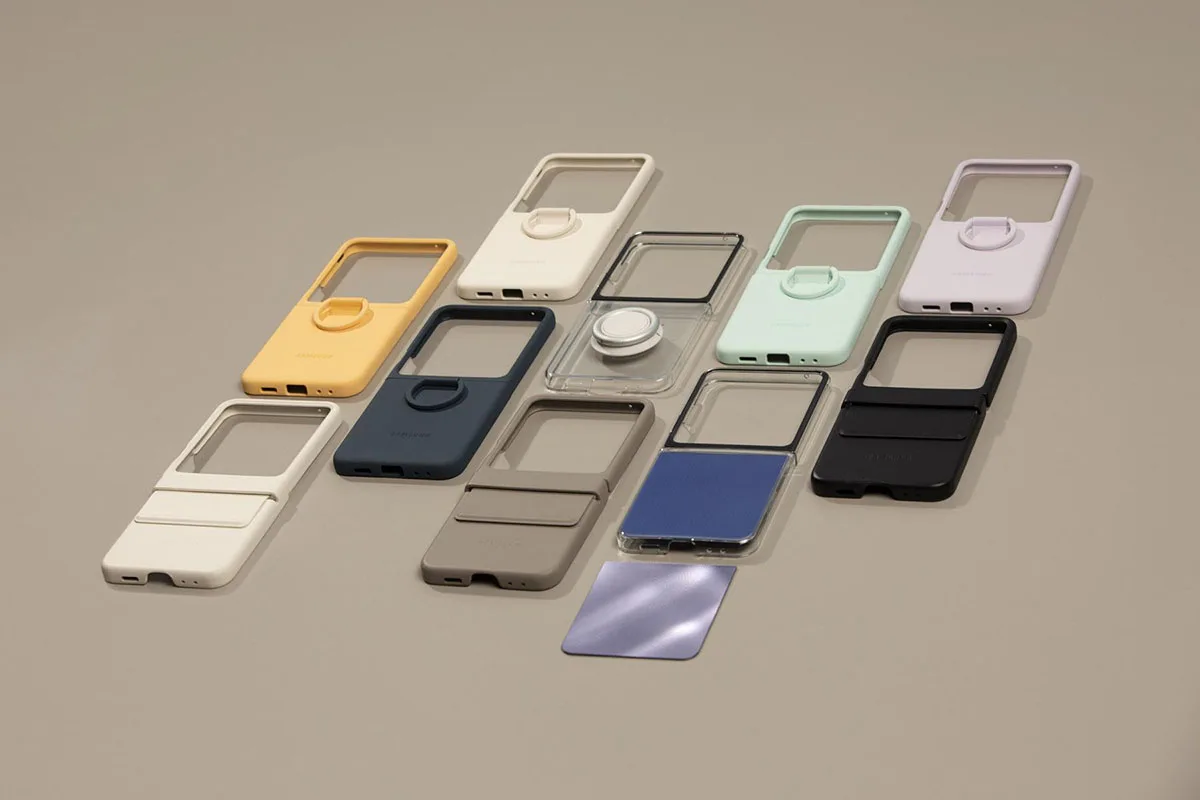 Samsung Galaxy Z Flip5 Unfolding