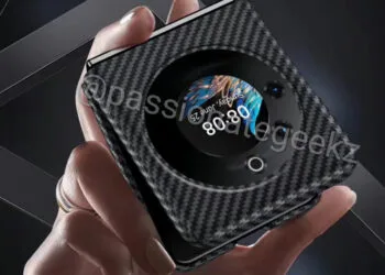tecno phantom v flip leak
