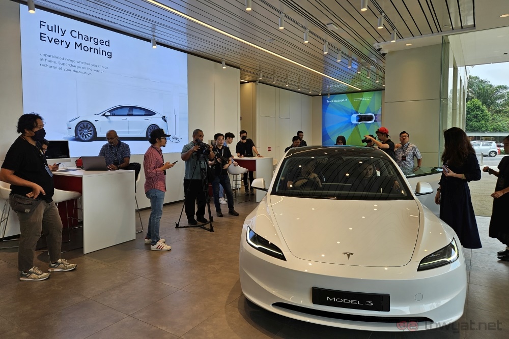 Tesla Experience Centre Pavilion Damansara Heights inside 2