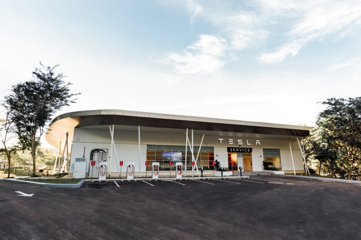 Tesla launch first service centre premium connectivity