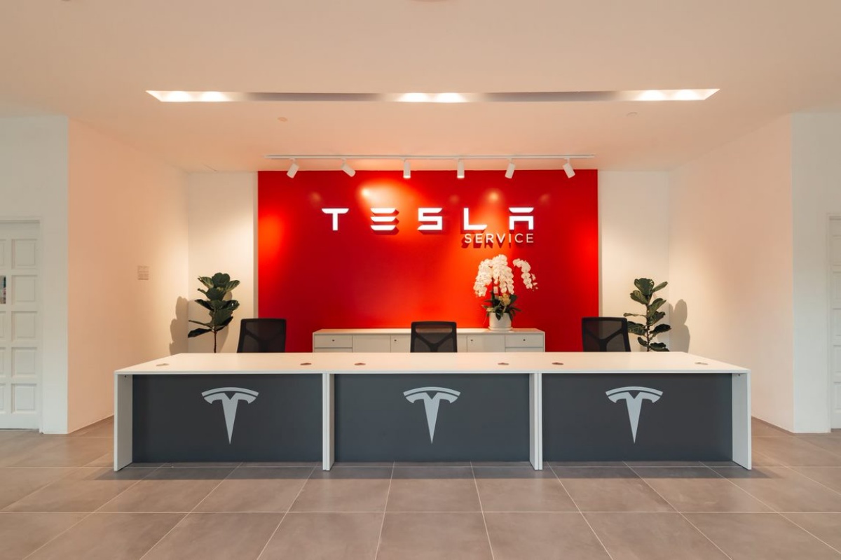 Tesla launch first service centre premium connectivity