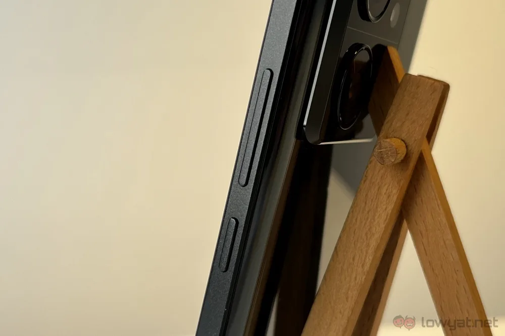 Xiaomi 13T Pro buttons close up