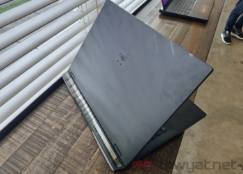 Acer Predator Helios 18 lid