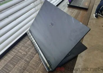 Acer Predator Helios 18 lid