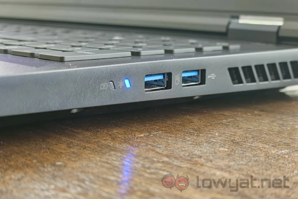 Acer Predator Helios 18 ports